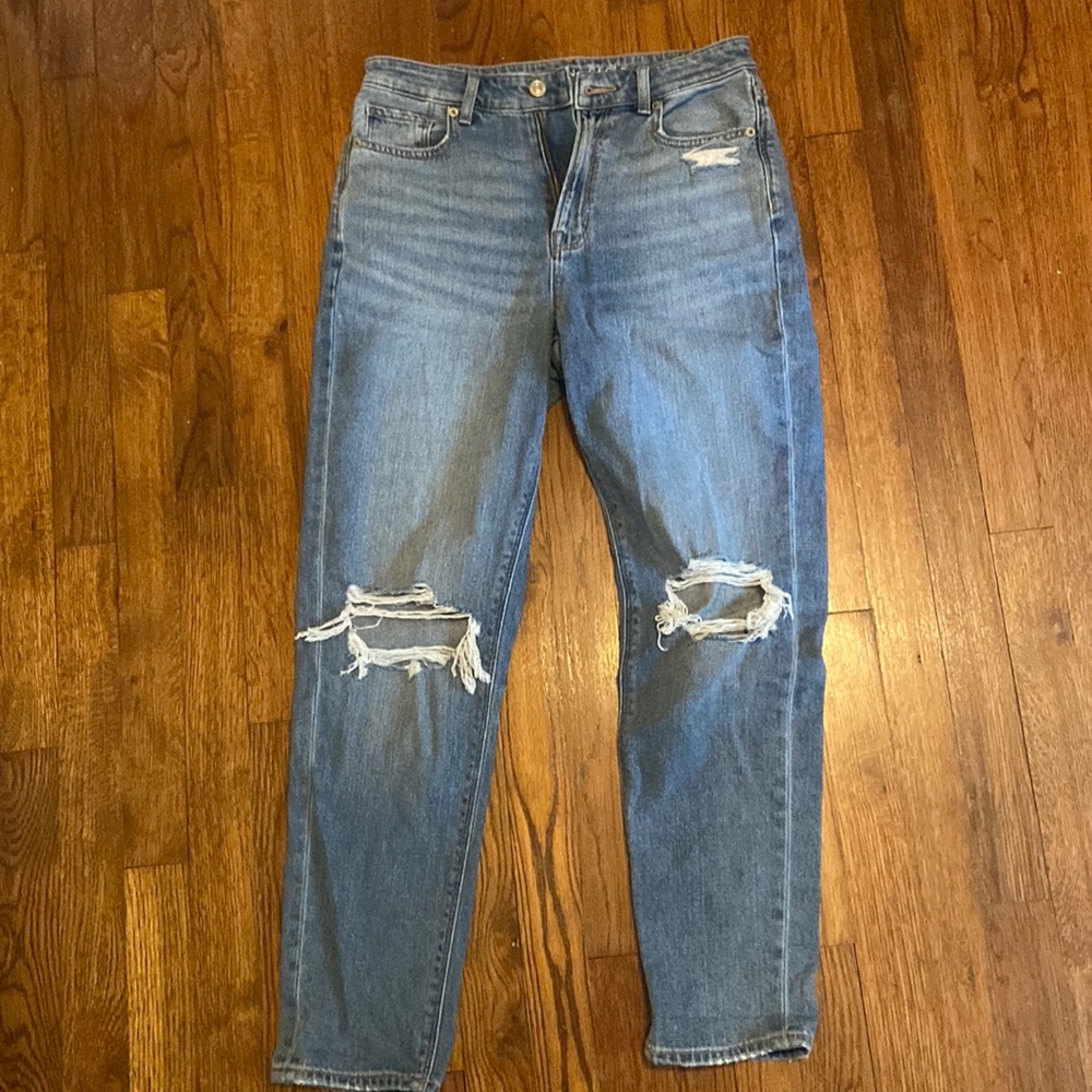Size 4, American Eagle regular length mom Jean